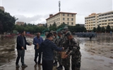 經濟管理系慰問軍訓教官和學生