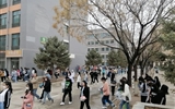 人間四月芬芳盡，逢春總有賞花情