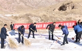 行政第二黨支部開展“創(chuàng)建文明城市，建設美麗鄉(xiāng)村行”主題黨日活動