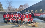“大雪如約至 志愿暖人心”青年志愿者協(xié)會(huì)開(kāi)展校園周邊積雪清掃活動(dòng)